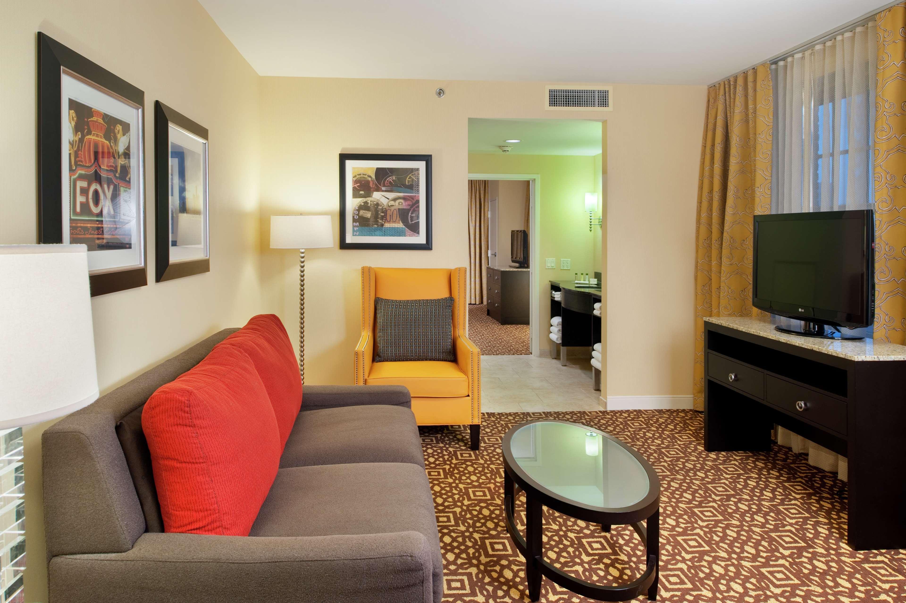 Doubletree Suites By Hilton Hotel Detroit Downtown - Fort Shelby Rom bilde