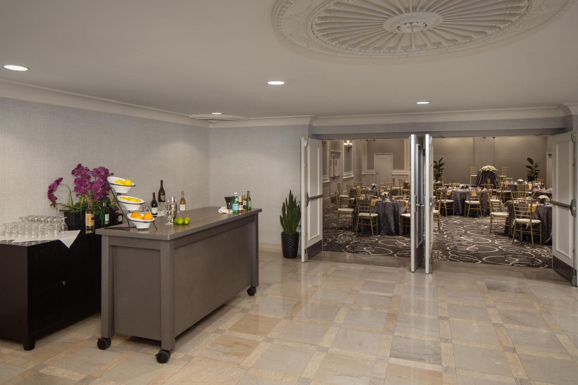 Doubletree Suites By Hilton Hotel Detroit Downtown - Fort Shelby Eksteriør bilde